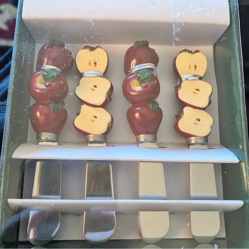 Crossroads 4 Hand Painted Apple Shaped Cheese Butter Dip Spreaders NWOT - Picture 6 of 6